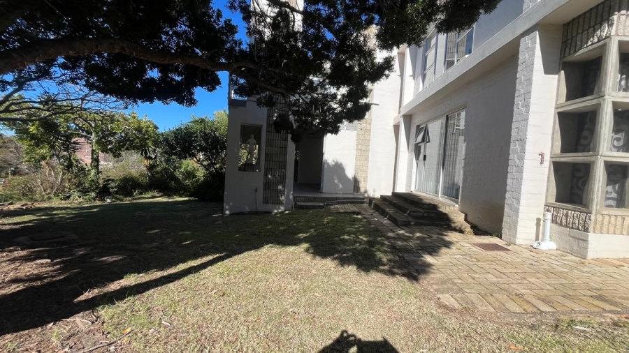 3 Bedroom Property for Sale in Wavecrest Eastern Cape